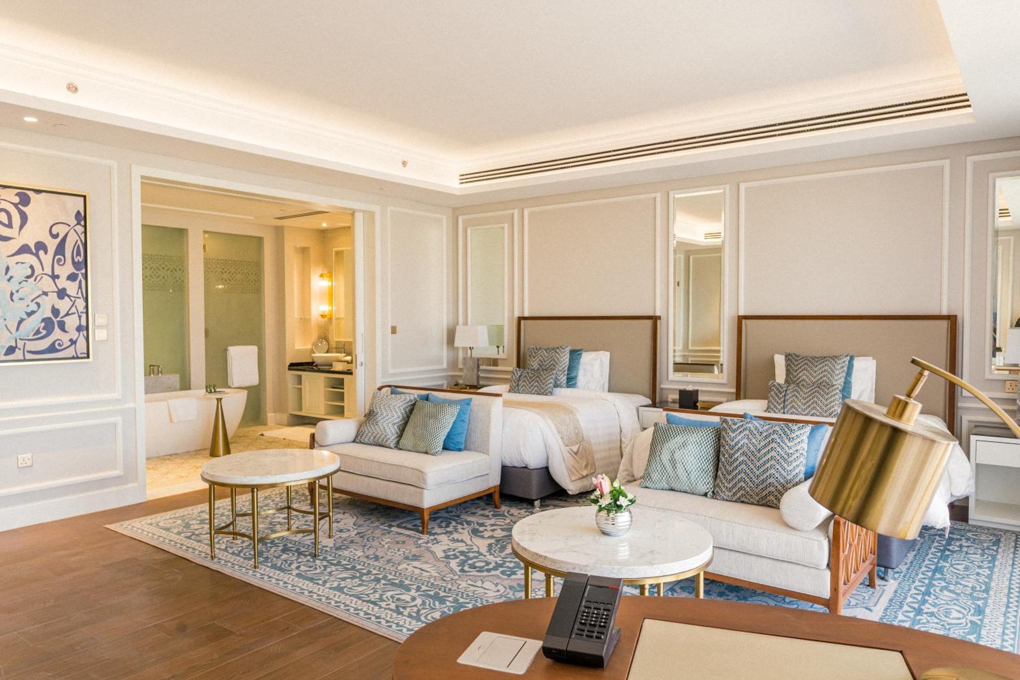 Royal Saray Resort Manama Eksteriør bilde A suite at the hotel