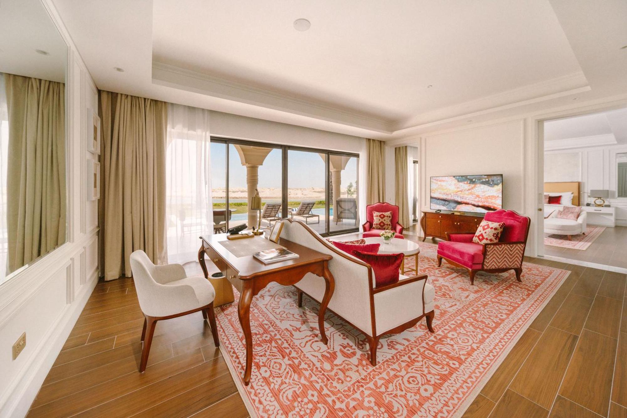 Royal Saray Resort Manama Eksteriør bilde A suite at the hotel