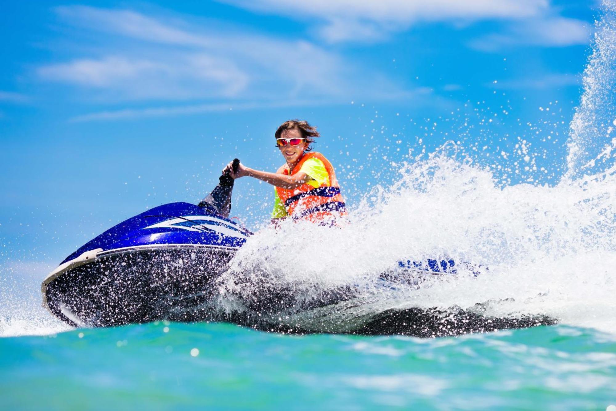 Royal Saray Resort Manama Eksteriør bilde Jet skiing
