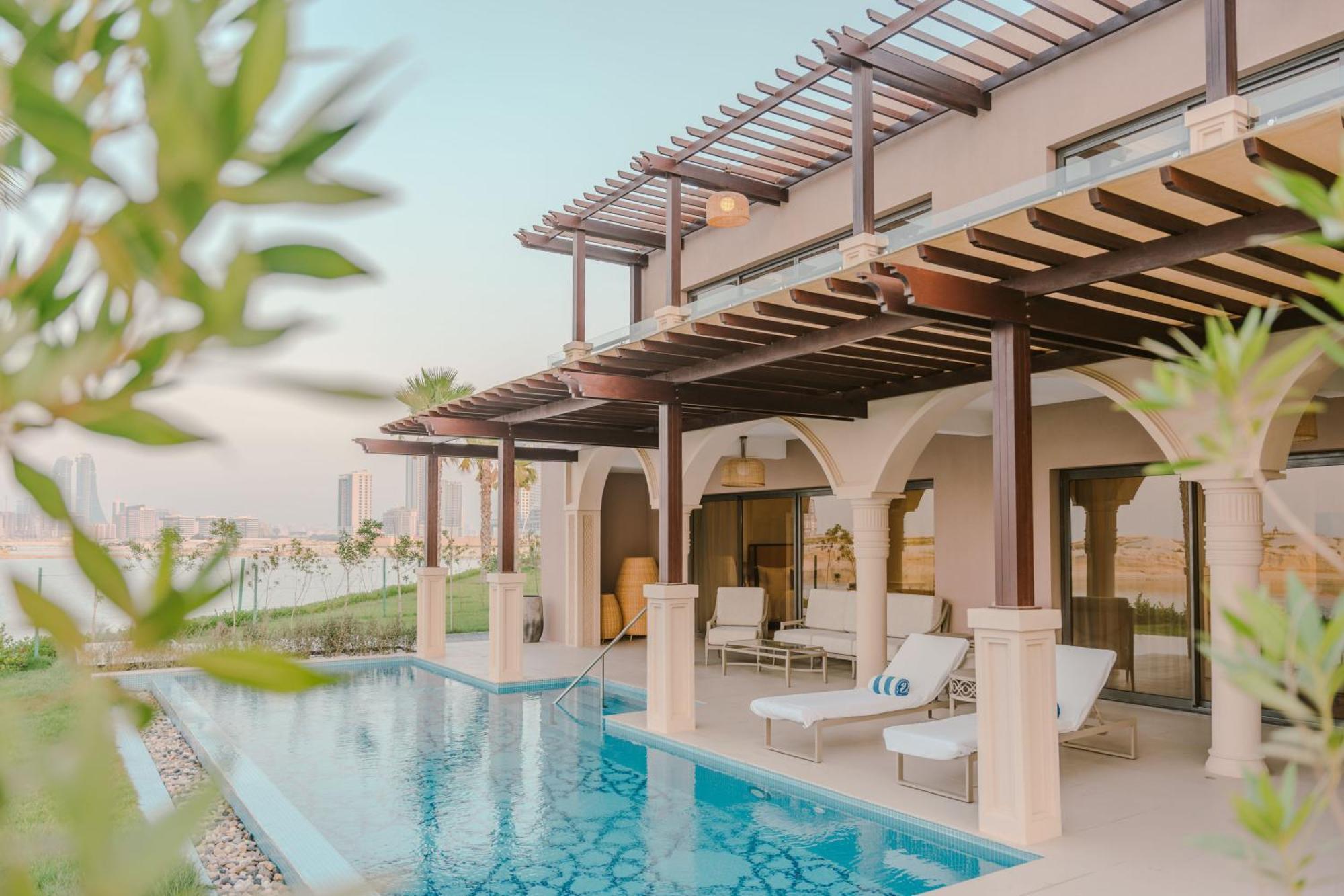 Royal Saray Resort Manama Eksteriør bilde A pool villa at the hotel